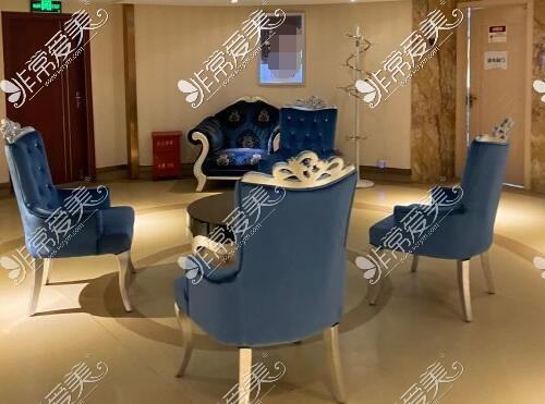ҽ